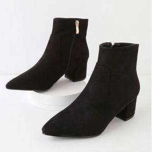 Black Suede Pointed Toe Ankle Booties Women’s Size 7